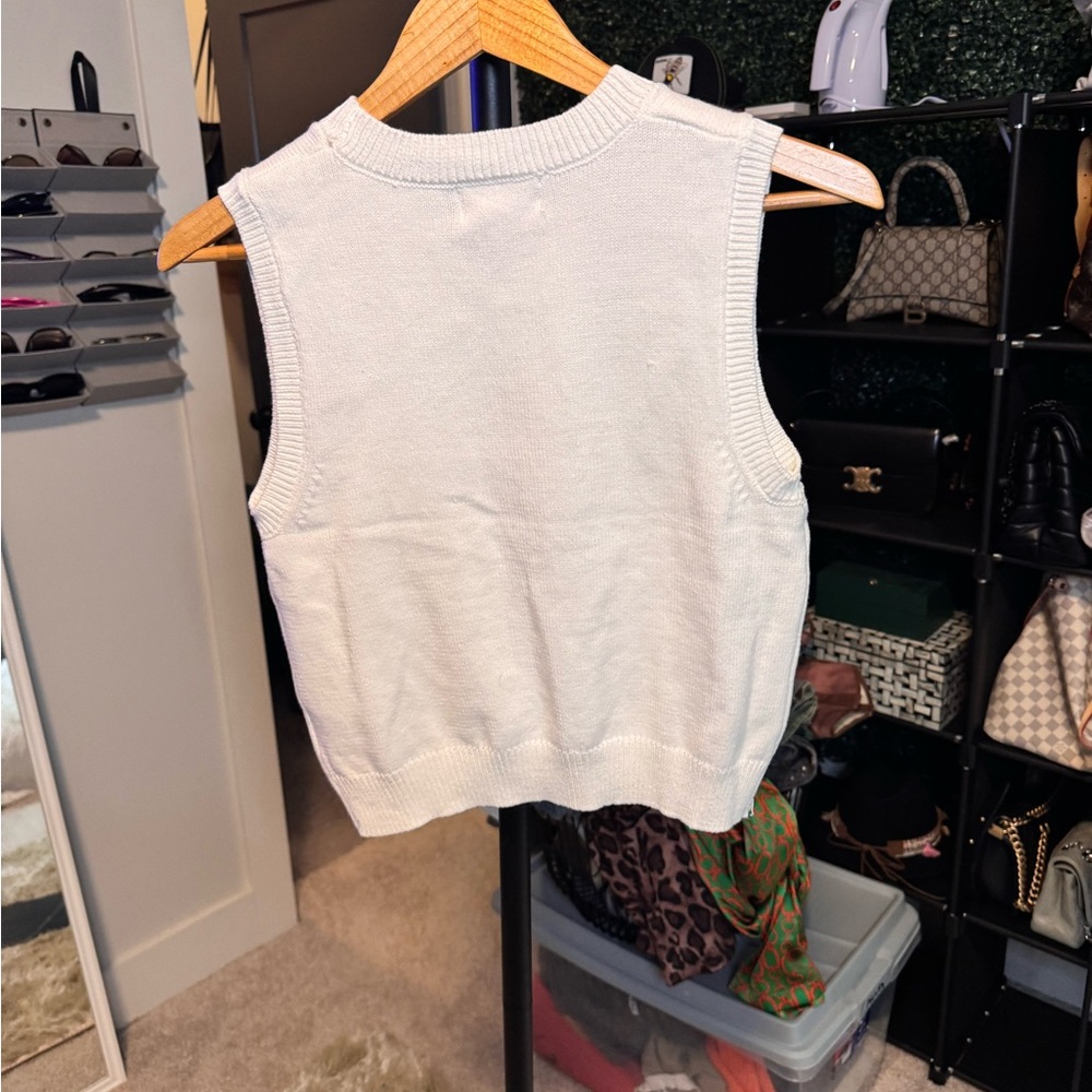 Jessica Simpson Lemon Knit Sweater Vest
Size: M - Picture 2 of 4